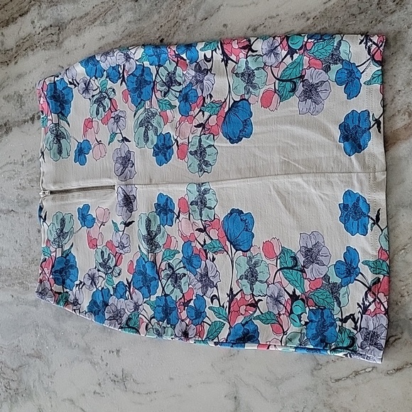 Like new H&M pencil skirt - Picture 2 of 3